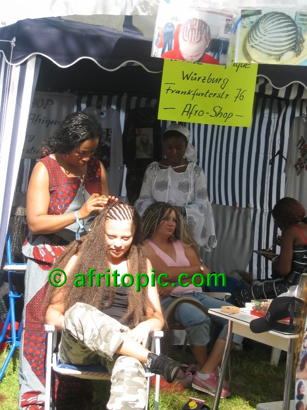 ../Images/AfricaFestival-27-28May05 264.jpg